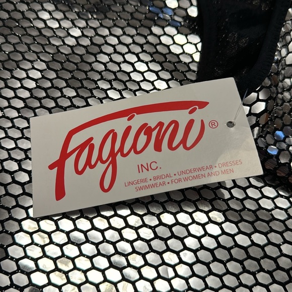 Shiny, sensual chemise - Picture 8 of 8